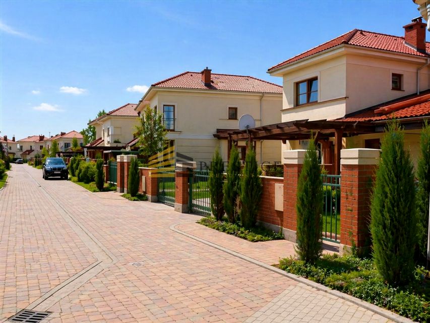 Dom z parkingiem