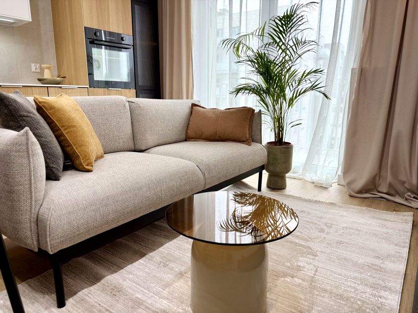 Apartament, al. Hallera