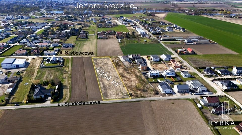 Działka nad jeziorem