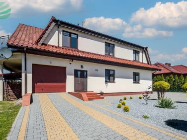 Dom z balkonem