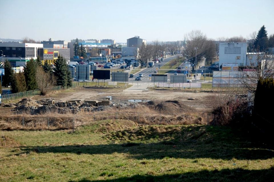 Działka komercyjna ogrodzona, al. Wyzwolenia