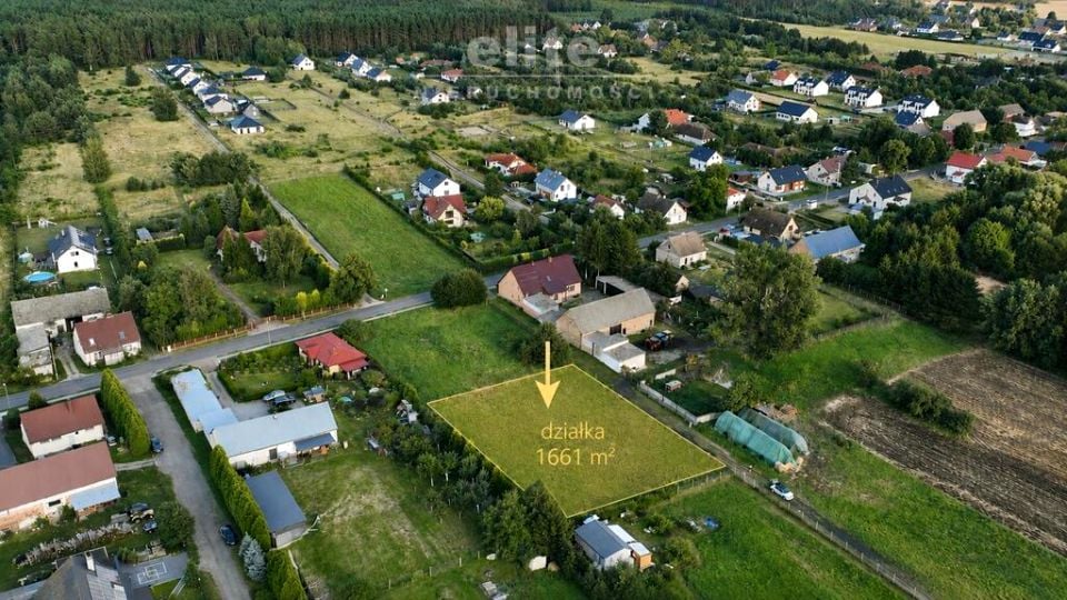 Działka przy lesie