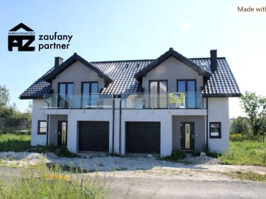 Dom z balkonem