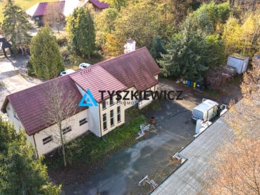 Magazyn przy lesie