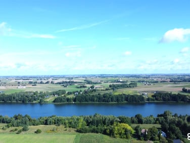 Działka nad jeziorem