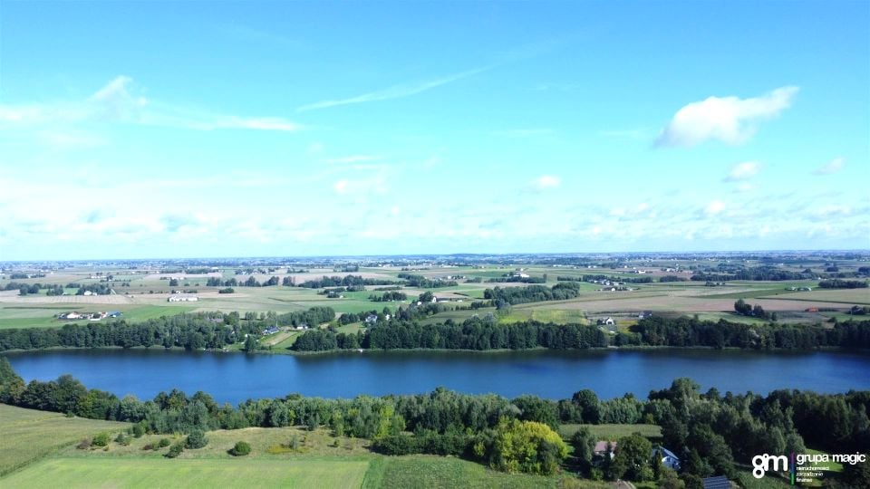 Działka nad jeziorem