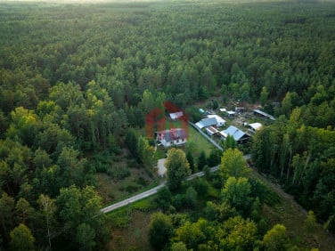 Dom z balkonem