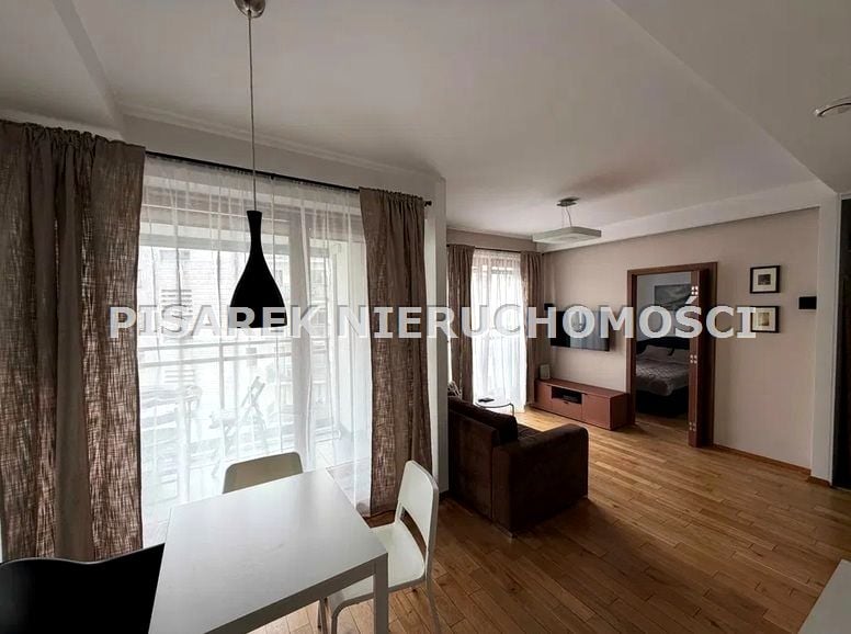Apartament, Aleja Komisji Edukacji Narodowej