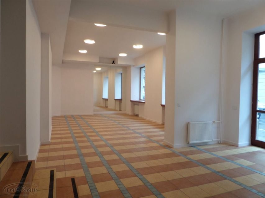 Sprzedam Lokal użytkowy Warszawa - 191,70 m²