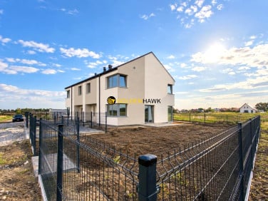 Dom z balkonem