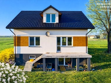 Dom z balkonem