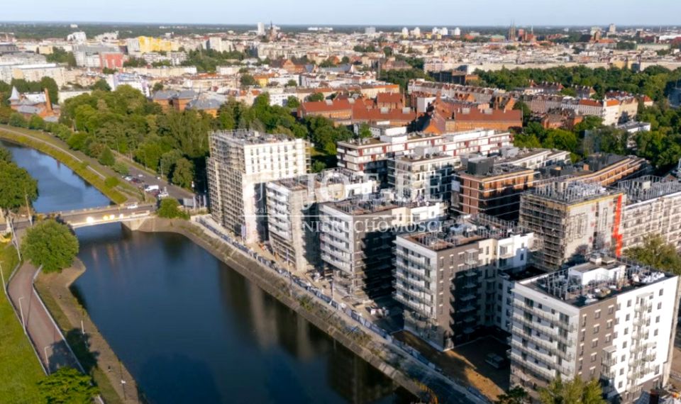 Mieszkanie blok mieszkalny nad rzeką