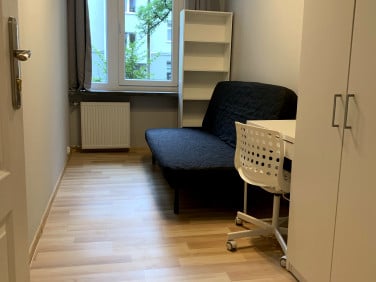 Pokój Wrocław🏡 1350 zł całość! Pokój 1-os blisko Politechniki, Park Tołpy, Daszyńskiego – Ołbin 📞 [KONTAKT] 512-976-824 (512 dziewięć siedem sześć 824) 🔑 [CO?] Pokój jednoosobowy, nieprzechodni, zamykany na klucz. 📍 [GDZIE?] Ołbin, ul. Daszyńskiego. 5 min