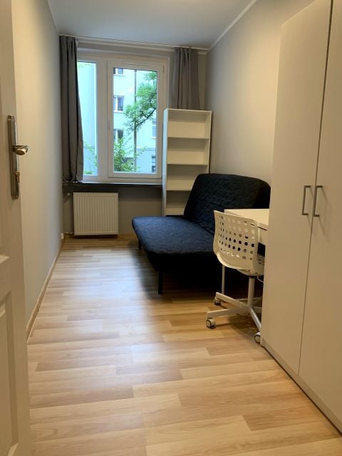 Pokój Wrocław🏡 1350 zł całość! Pokój 1-os blisko Politechniki, Park Tołpy, Daszyńskiego – Ołbin 📞 [KONTAKT] 512-976-824 (512 dziewięć siedem sześć 824) 🔑 [CO?] Pokój jednoosobowy, nieprzechodni, zamykany na klucz. 📍 [GDZIE?] Ołbin, ul. Daszyńskiego. 5 min