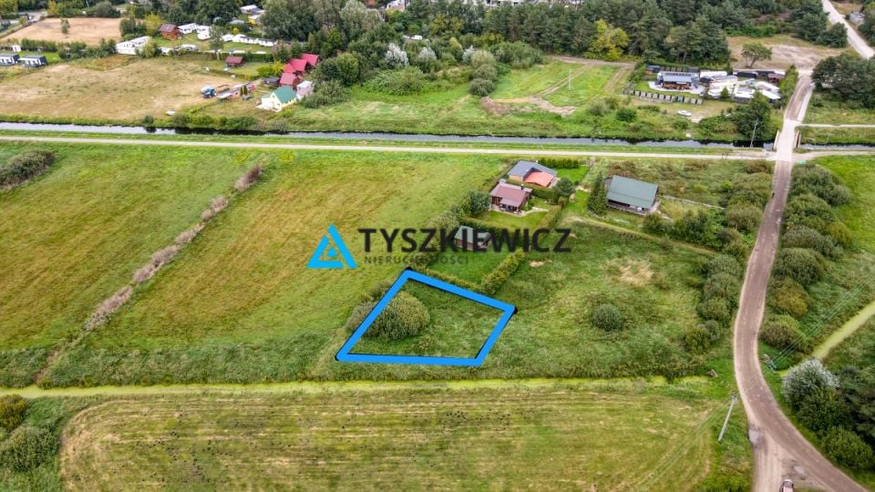 Działka przy lesie