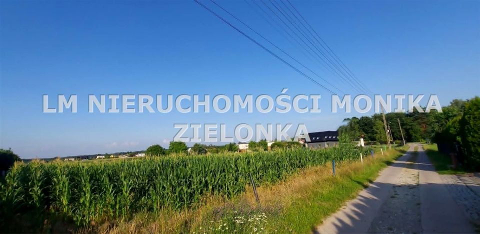 Pusta działka Książenice