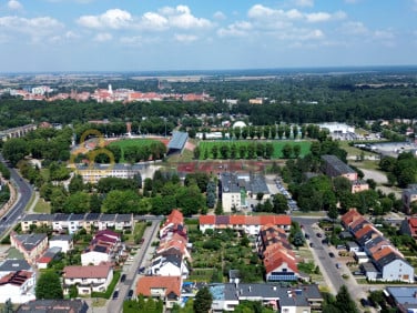 Dom z balkonem