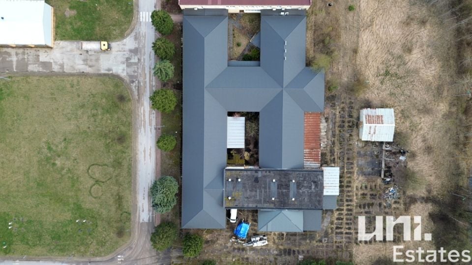 Budynek użytkowy Dobrów