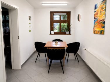 Usługowy przy lesie