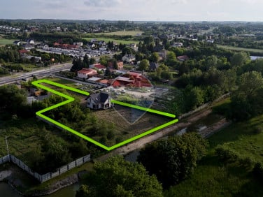 Dom z balkonem