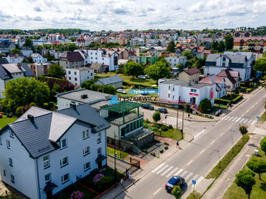 Dom z balkonem