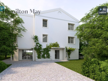 Dom z balkonem