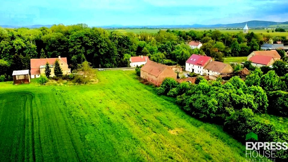 Działka nad jeziorem