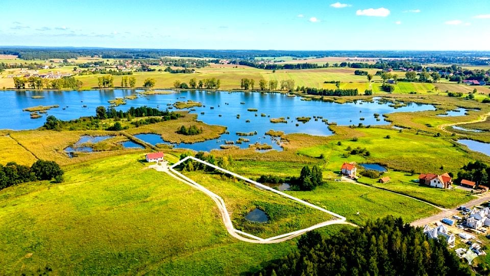 Działka przy lesie