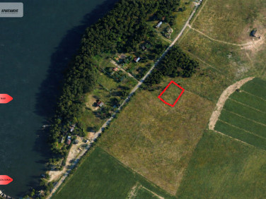Działka nad jeziorem