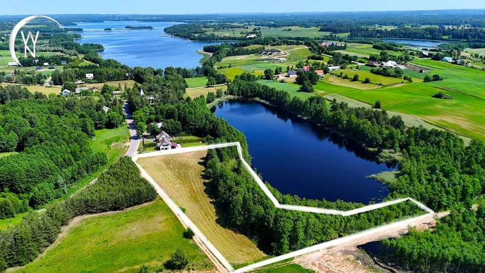Działka nad jeziorem