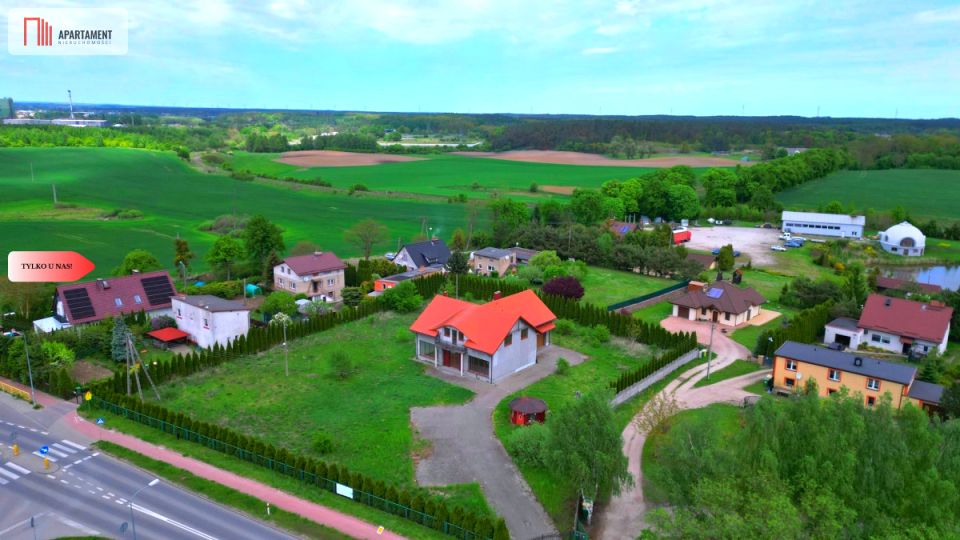 Dom z balkonem