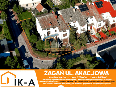Dom z balkonem