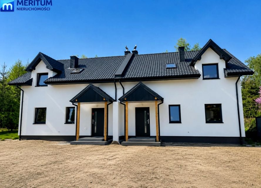 Dom z balkonem