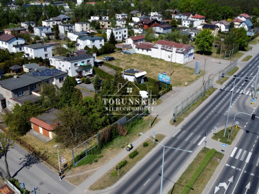 Dom z balkonem