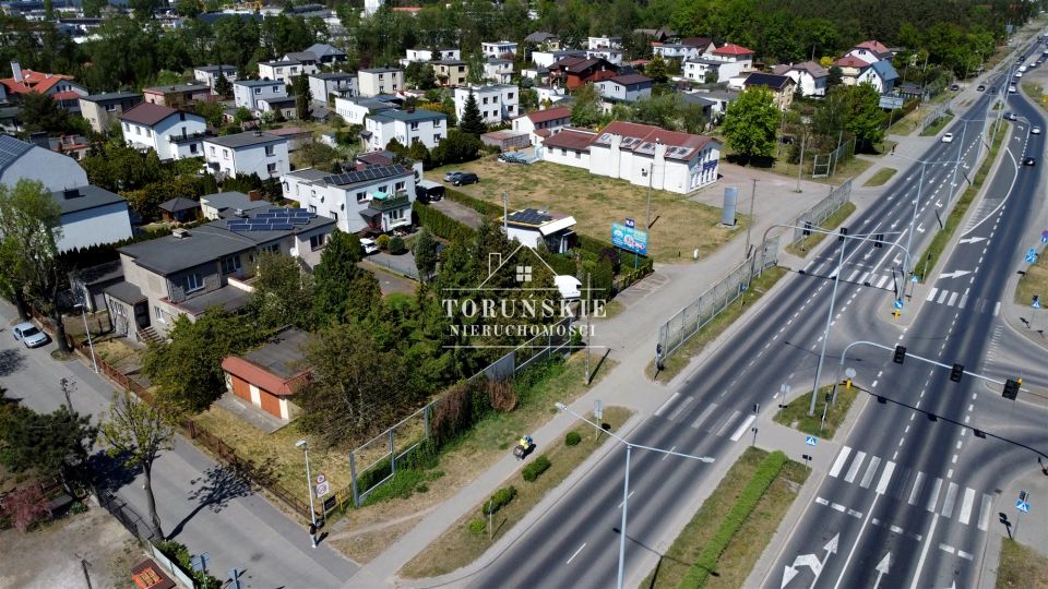 Dom z balkonem