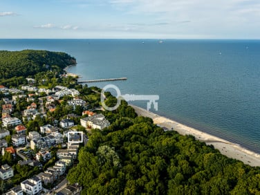 Dom z balkonem