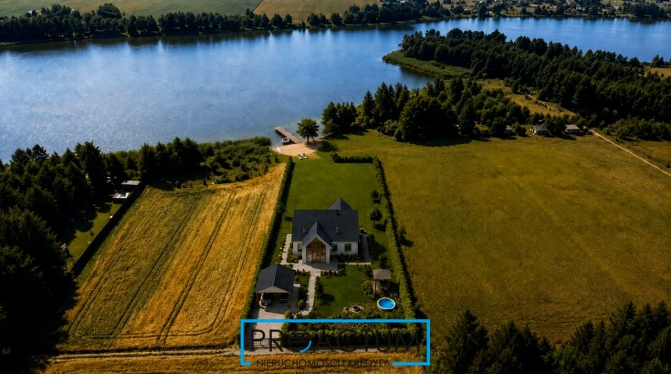 Działka nad jeziorem