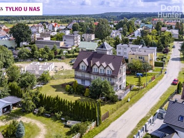 Dom z balkonem