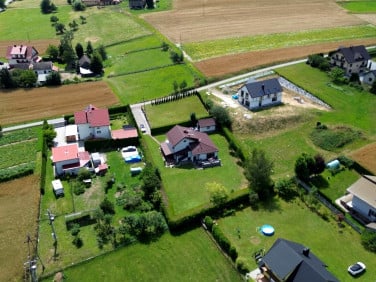Dom z balkonem