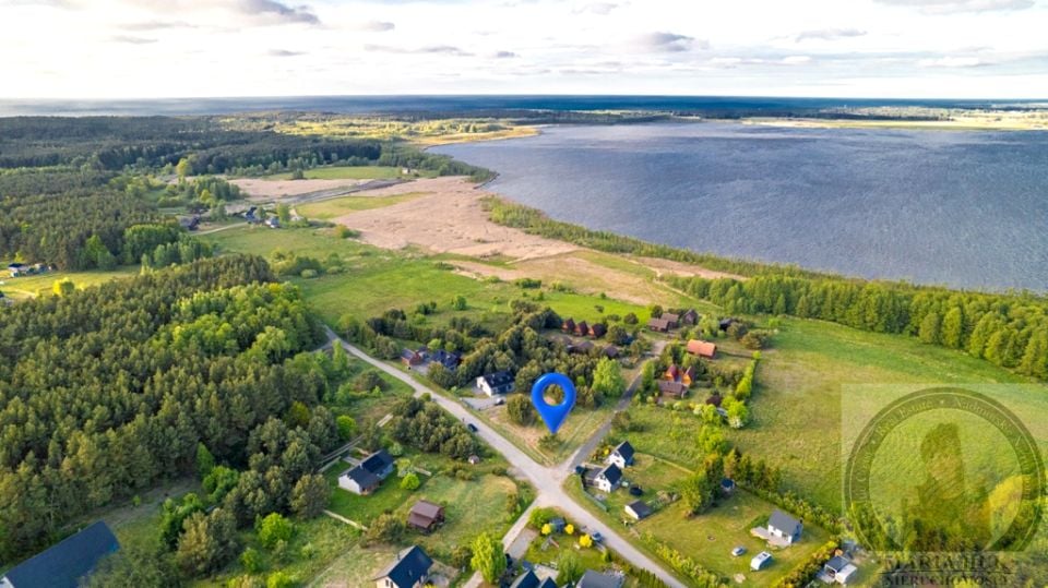 Działka nad jeziorem