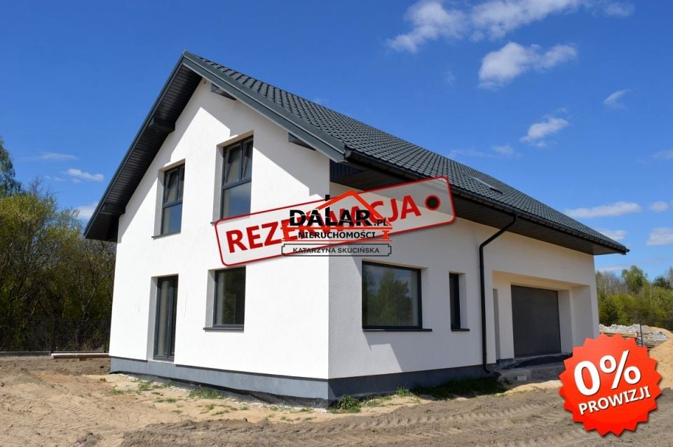 Dom z balkonem