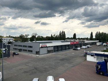 Usługowy nad rzeką