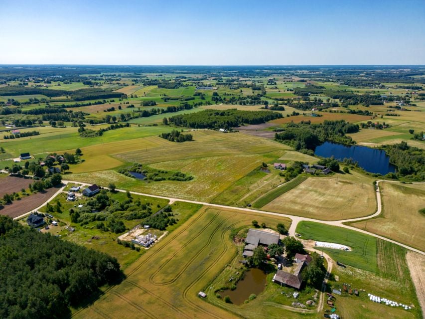 Działka nad jeziorem