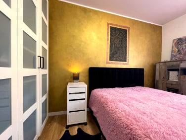 Dom z balkonem