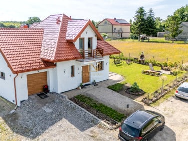 Dom z balkonem