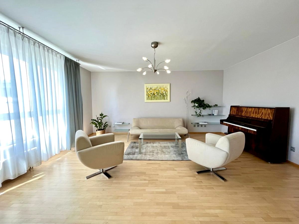 Apartament, Aleja gen. Władysława Sikorskiego