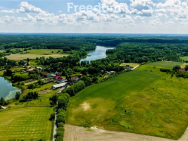 Działka nad jeziorem