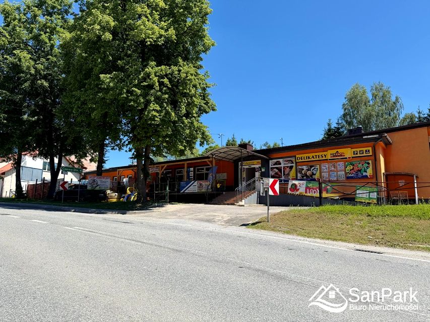 Budynek użytkowy czarna