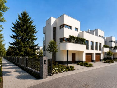Dom z balkonem