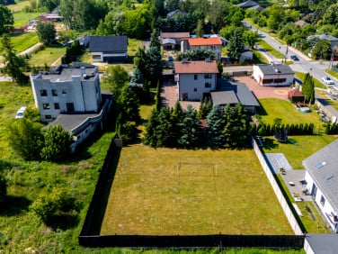 Dom z balkonem